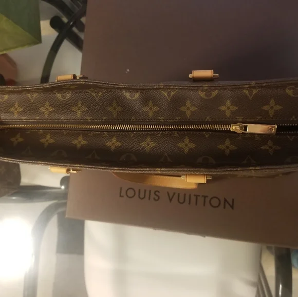 ❌‼️SOLD‼️❌ - LV Luco Tote w/COA- Vintage Monogram - Picture 12 of 16